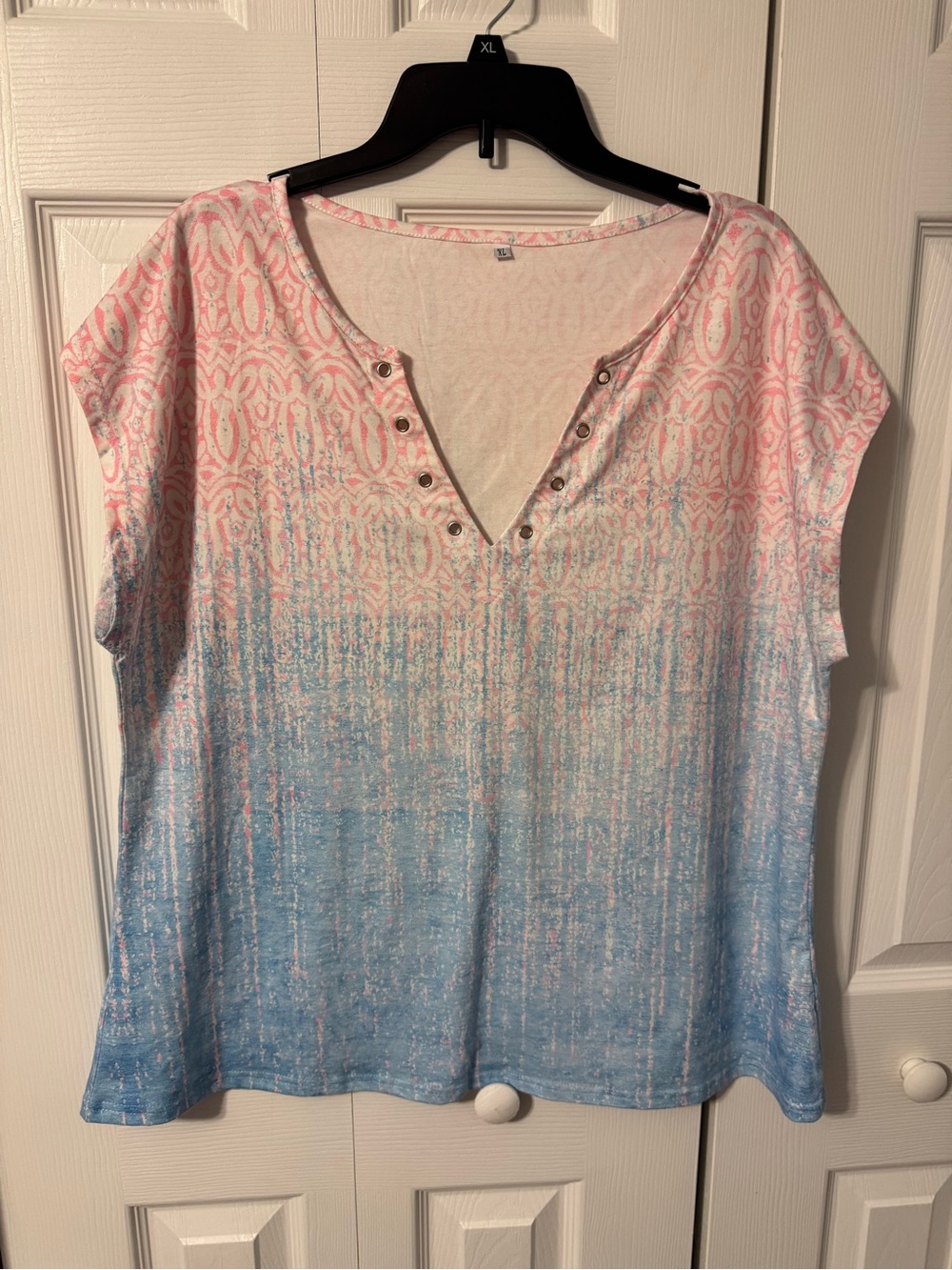 Relaxed V-Neck Ombre Tunic in Pink and Blue